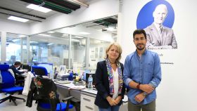 Estrella Núñez y Rubén Rabadán, coautores del artículo, en el laboratorio 'Izpisua Belmonte', del UCAM HiTech.