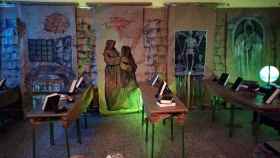 Decoración del escape room basado en 'El Nombre de la Rosa'en IES Tierra de Campos