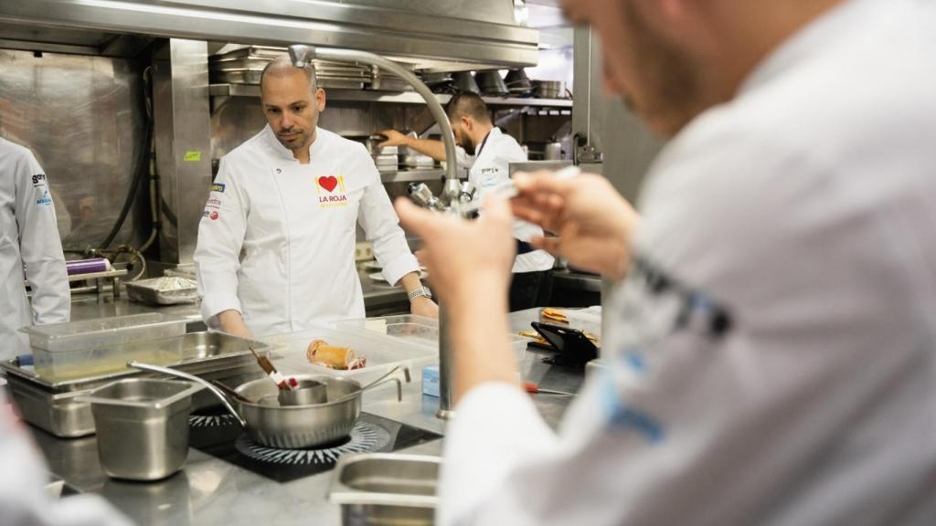 Daniel García Peinado en uno de los entrenamientos con los chefs