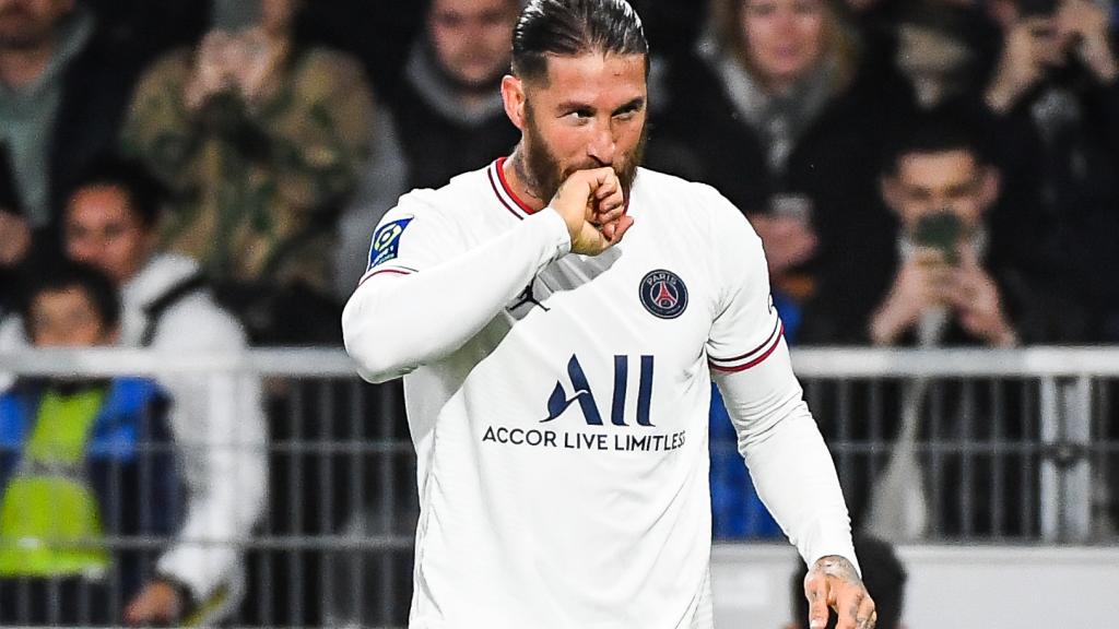 Sergio Ramos, celebrando un gol con el PSG en la temporada 2021/2022