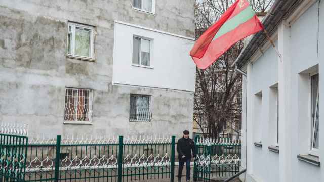 Bandera de la república de Transnistria en Tiraspol