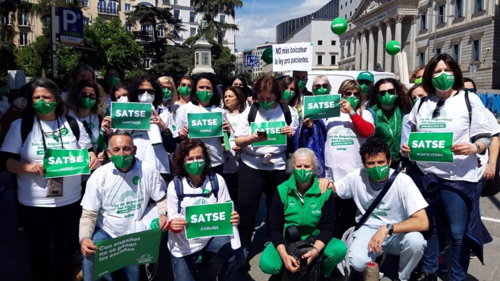 Representantes de Satse Galicia en la protesta de la enfermería en Madrid.