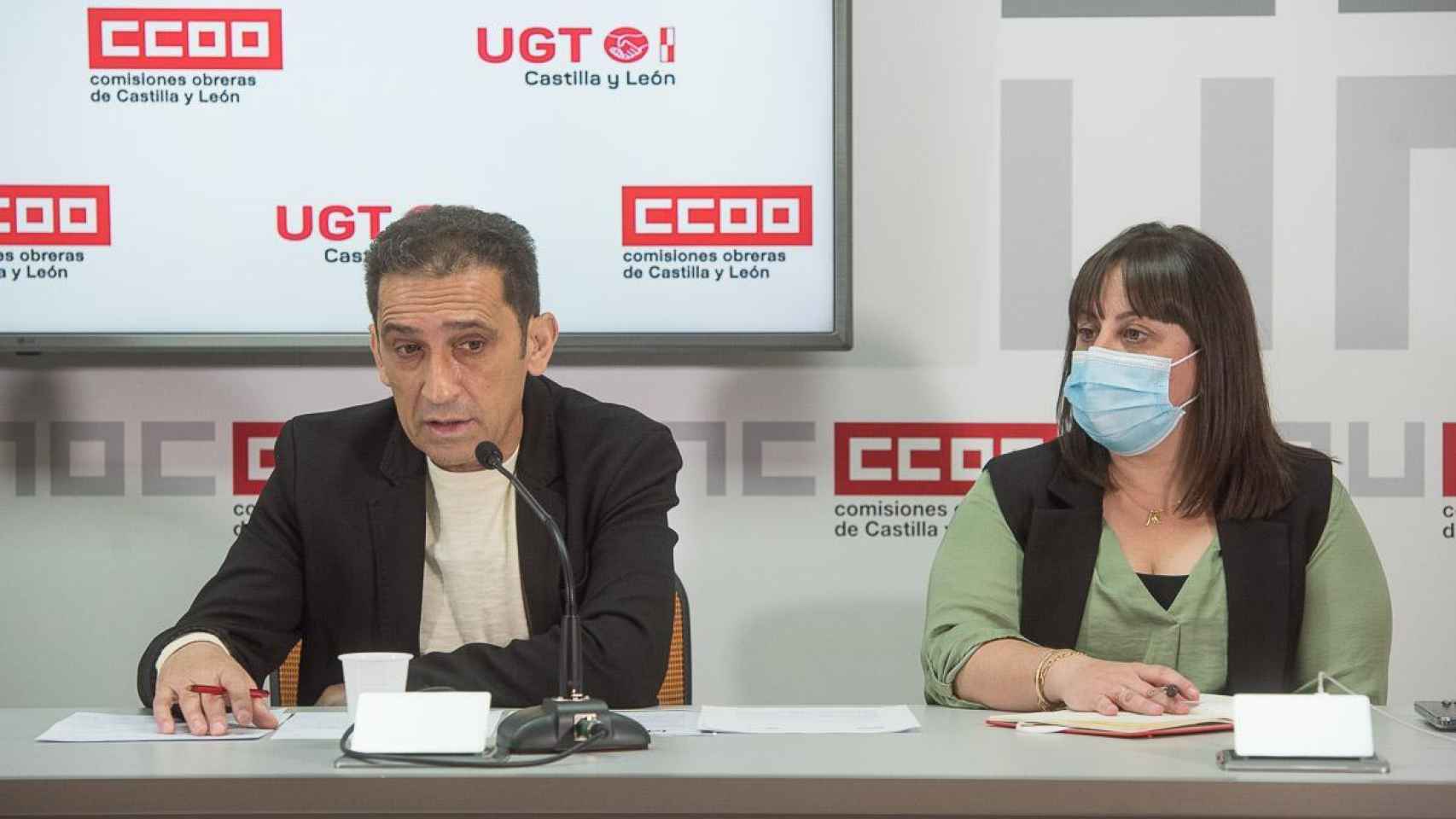 Vicente Andrés, secretario general de CCOO en Castilla y León, durante la rueda de prensa de hoy junto a Sheila Mateos, secretaria de acción sindical de CCOO