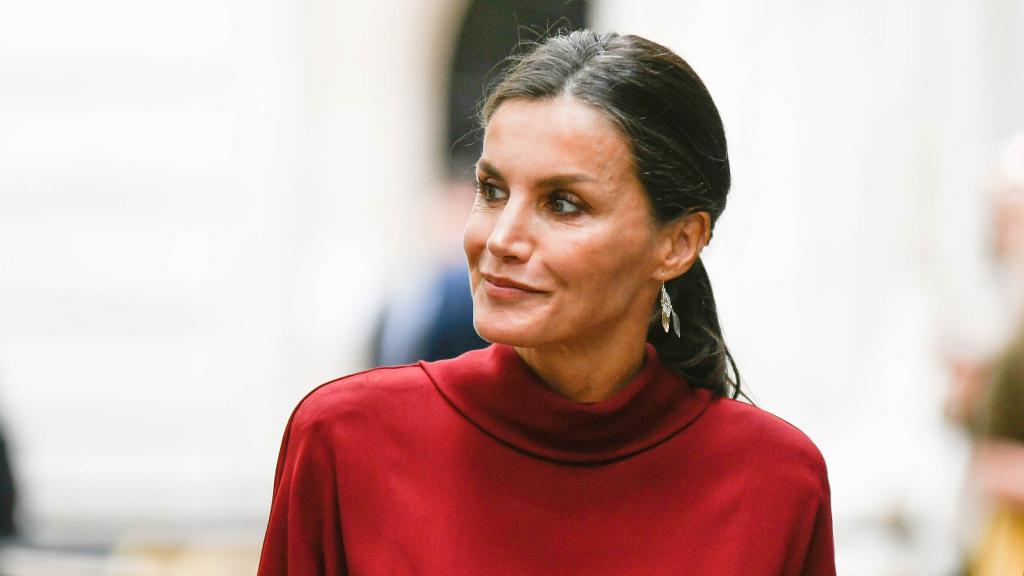 La reina Letizia a su llegada a la cuarta parada del 'Tour del talento', en Palma, este miércoles 27 de abril de 2022.