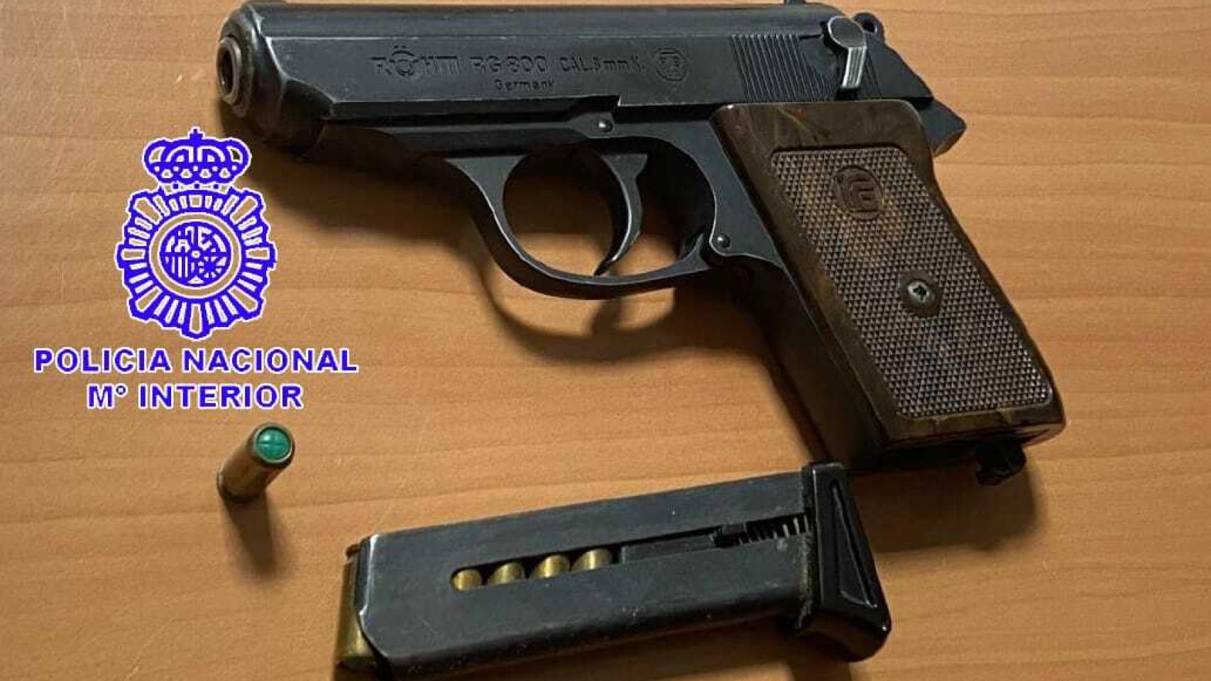 Imagen de la pistola de fogueo incautada por la Policía Nacional de Valladolid.