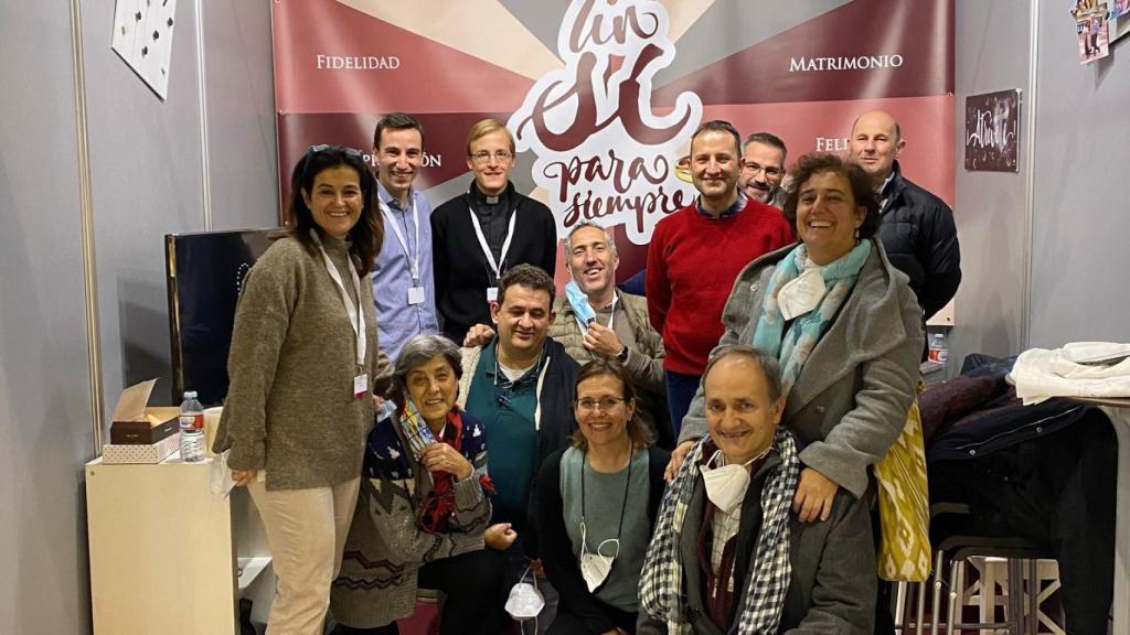 La delegación de Familia y Vida Valladolid en la Feria de Bodas