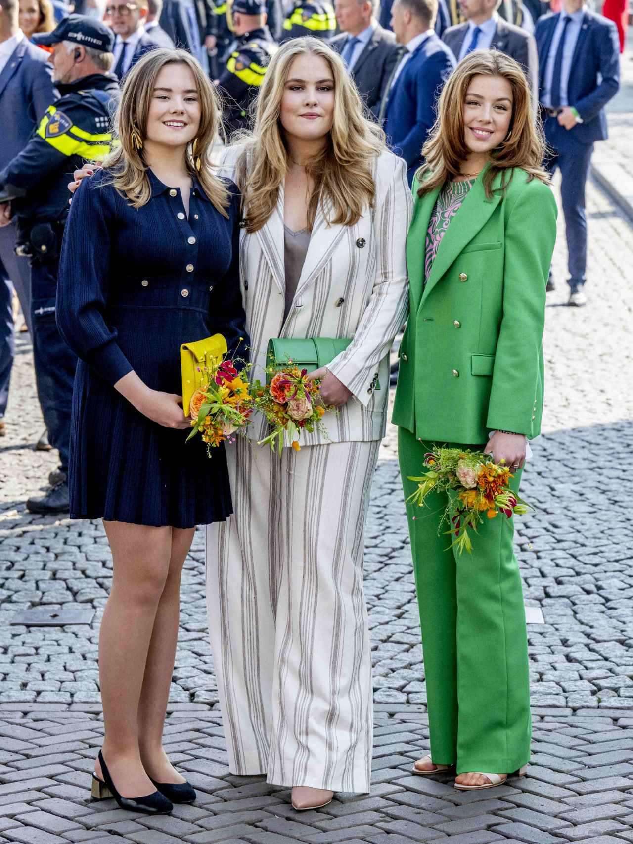 Alexia de Holanda -vestida de verde- junto a sus hermanas, Amalia y Ariane.