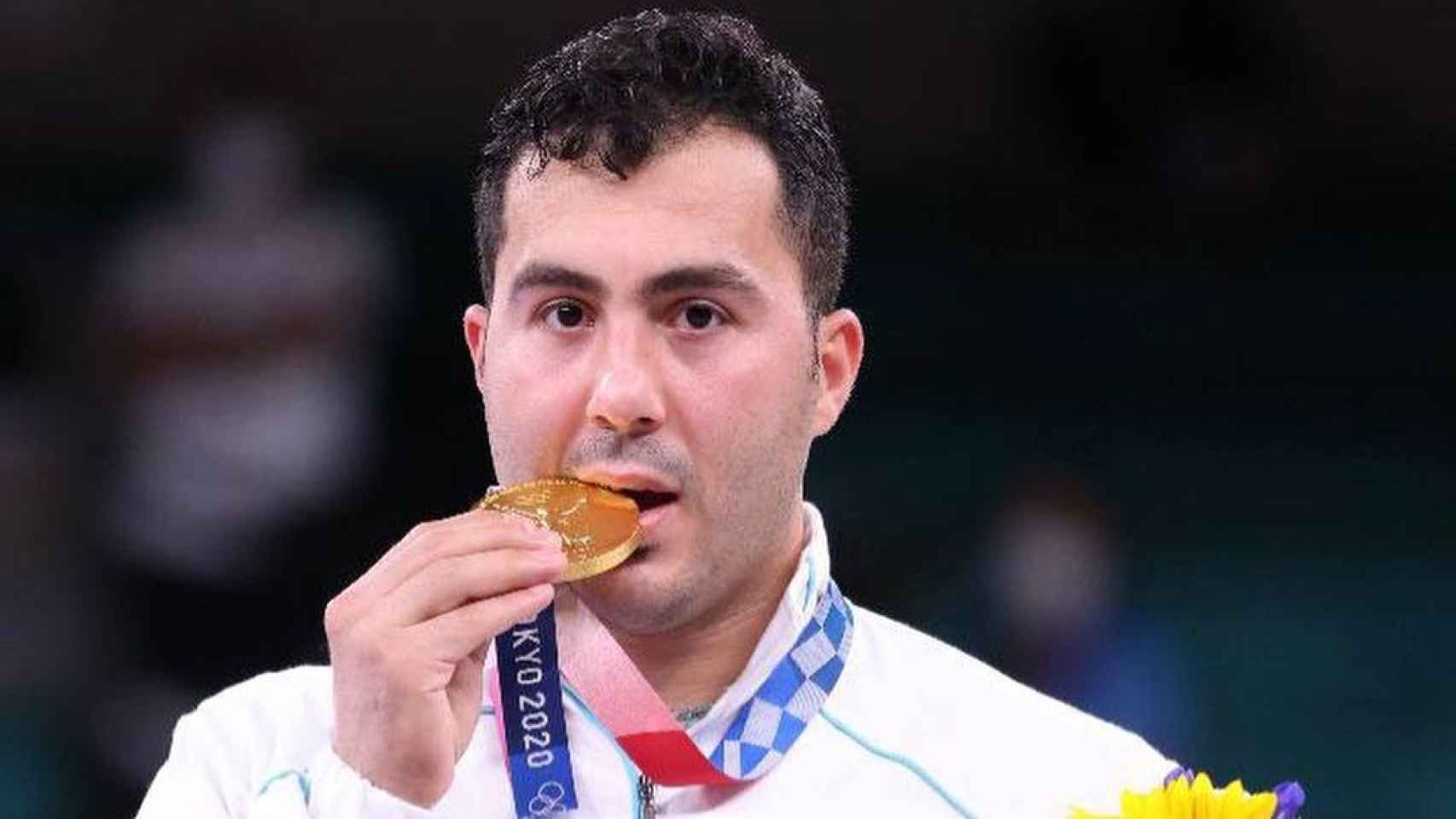 El karateca Sajjad Ganjzadeh con su medalla de oro en los JJOO de Tokio 2020