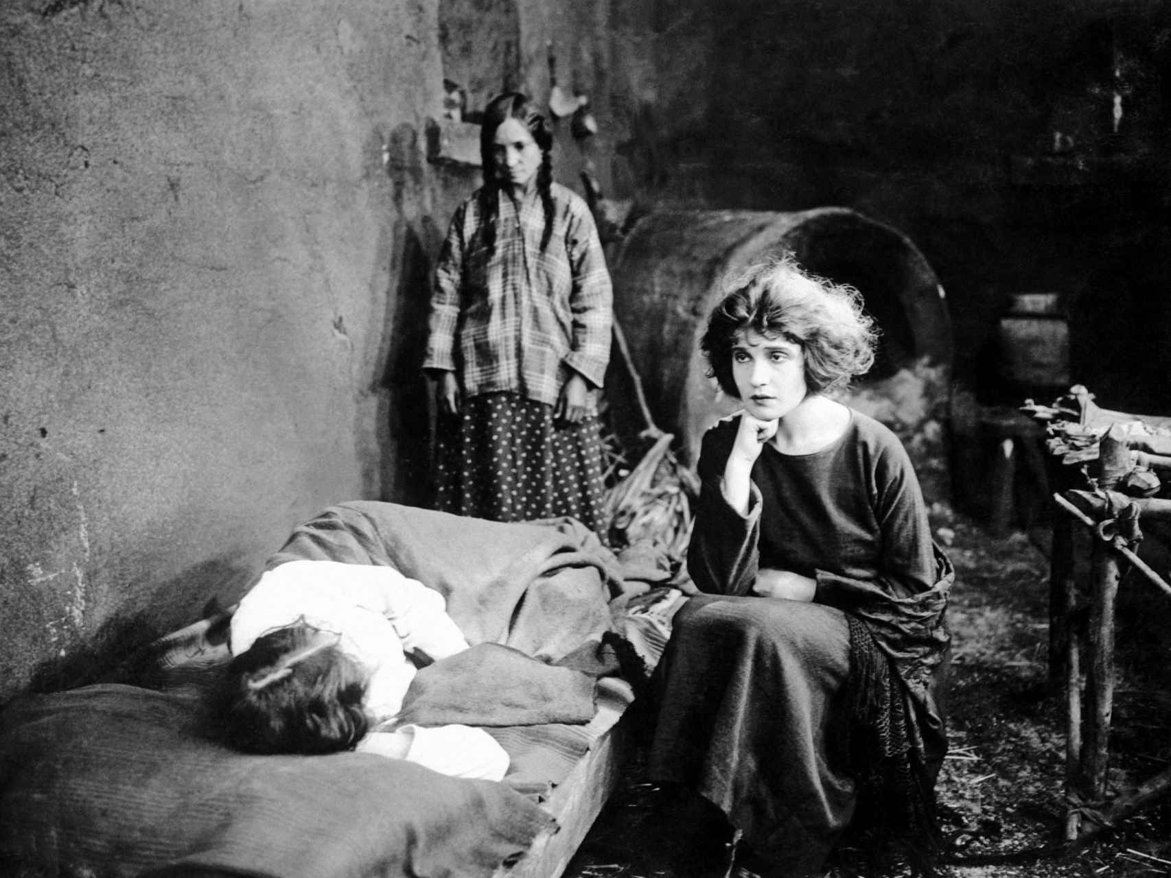 Tina Modotti en el papel de María de la Guarda en la película 'The Tiger’s coat', 1920 © Johan Hagemeyer