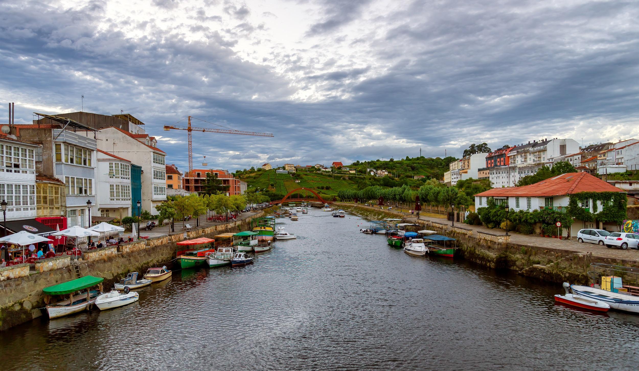 Vista del río Mandeo a su paso por Betanzos. Foto: Shutterstock