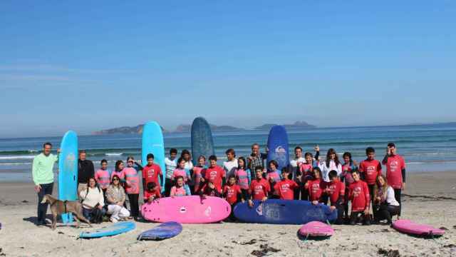 Nigrán (Pontevedra) retoma los bautismos de surf gratuitos
