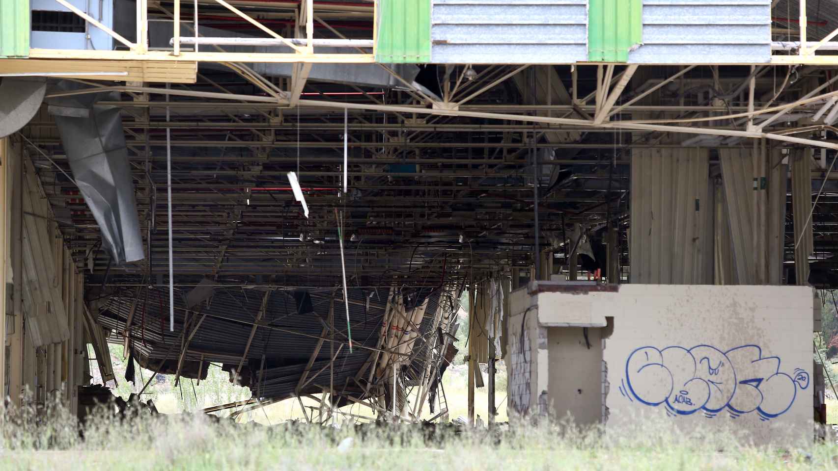 La fábrica ha sido saqueada y vandalizada en los últimos tiempos.