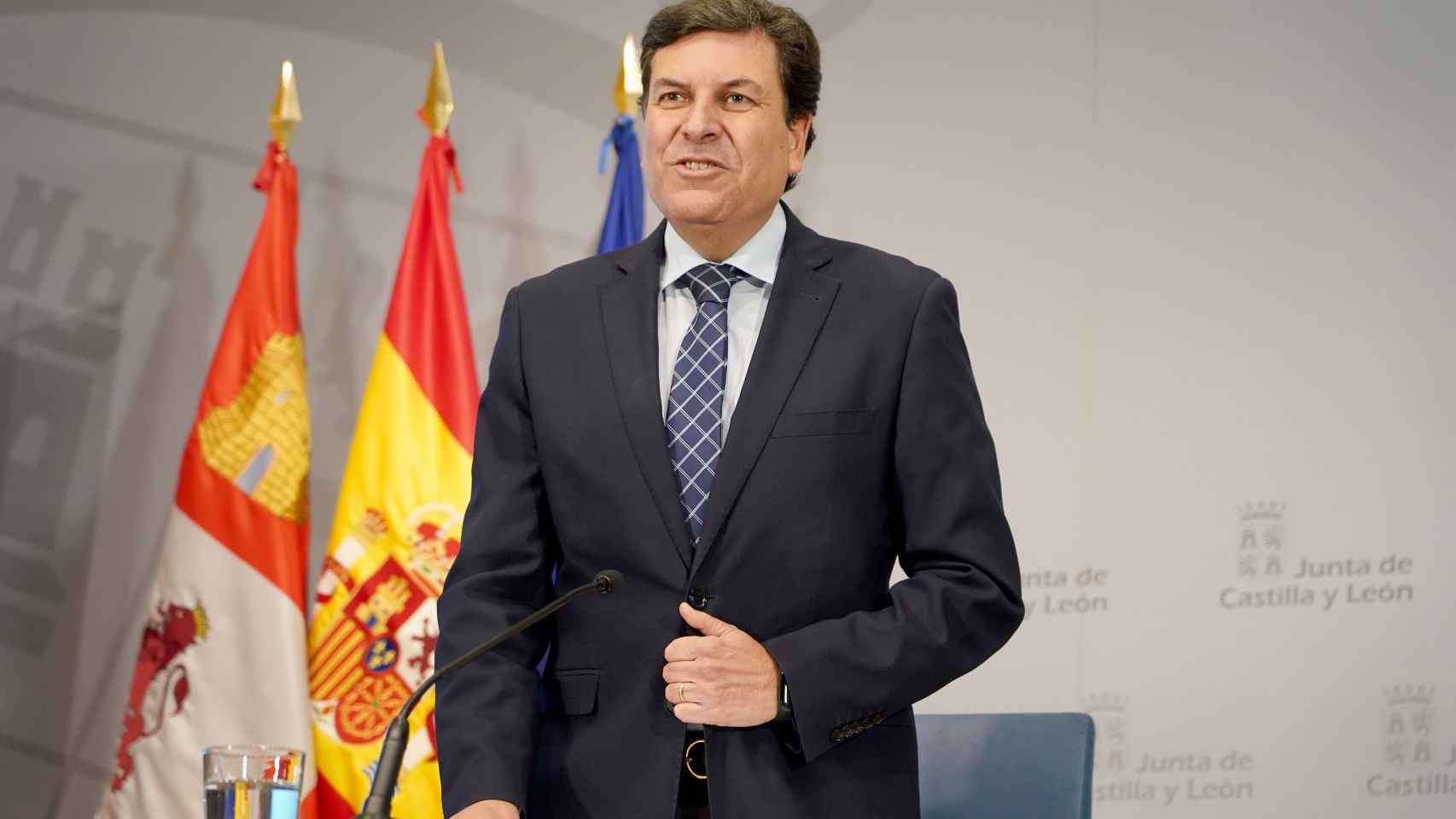 El consejero de Economía y Hacienda, Carlos Fernández Carriedo, tras el Consejo de Gobierno celebrado hoy