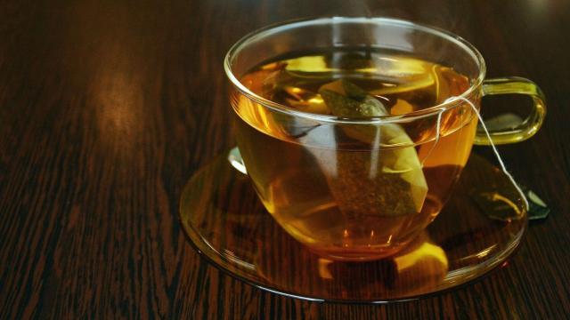 Las infusiones de menta pueden ser grandes aliadas de las digestiones pesadas.