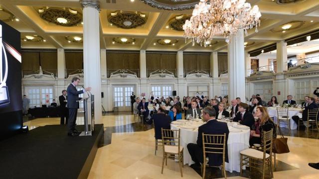 Feijóo en el acto de entrega del premio a Tino Fernández.