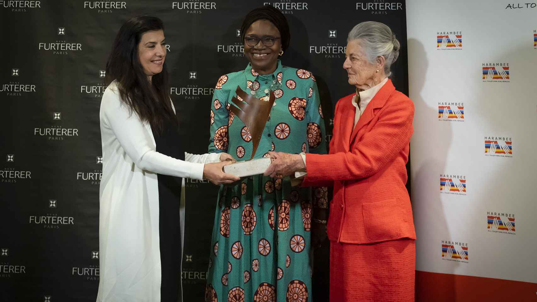 Franca Ovadje recibiendo el premio Harambee 2022