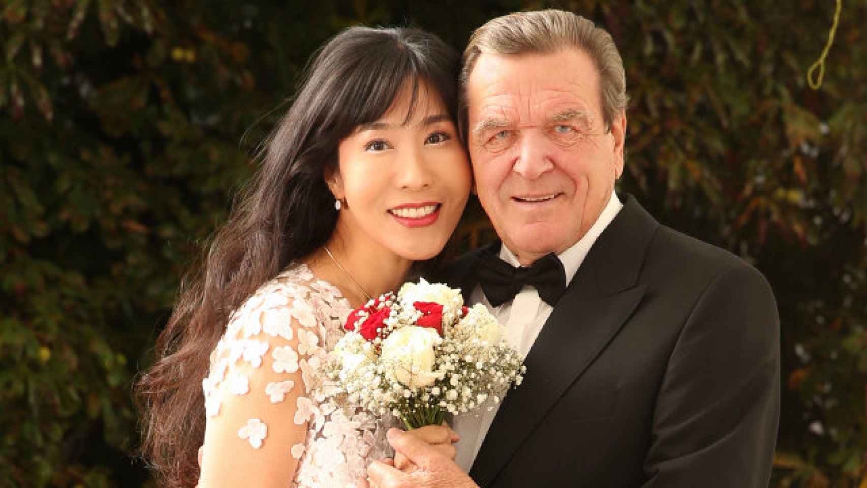 Gerhard Schröder junto a su última esposa, Kim So-yeon, el día antes de su boda.