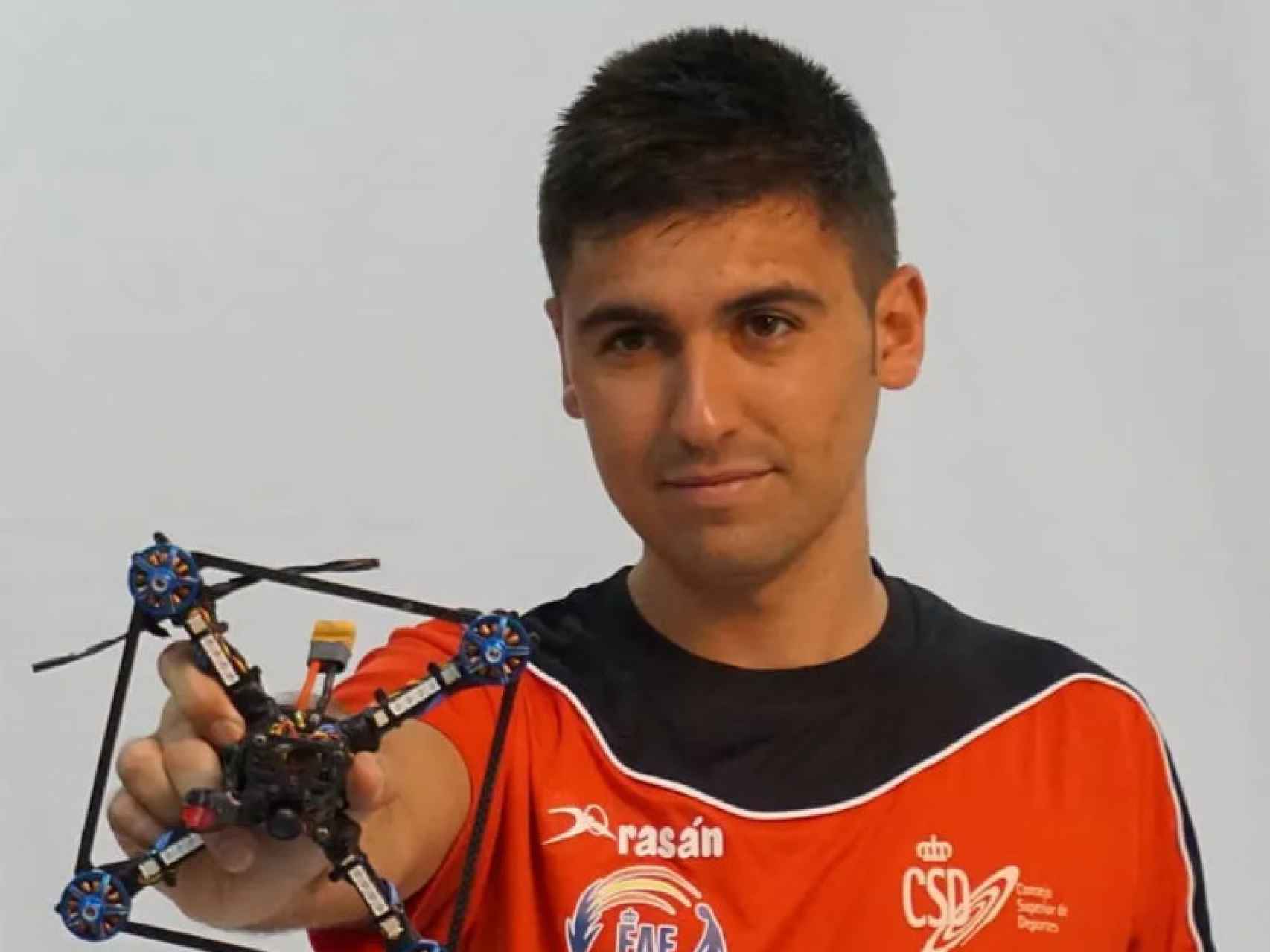 El piloto de drones Iván Merino.