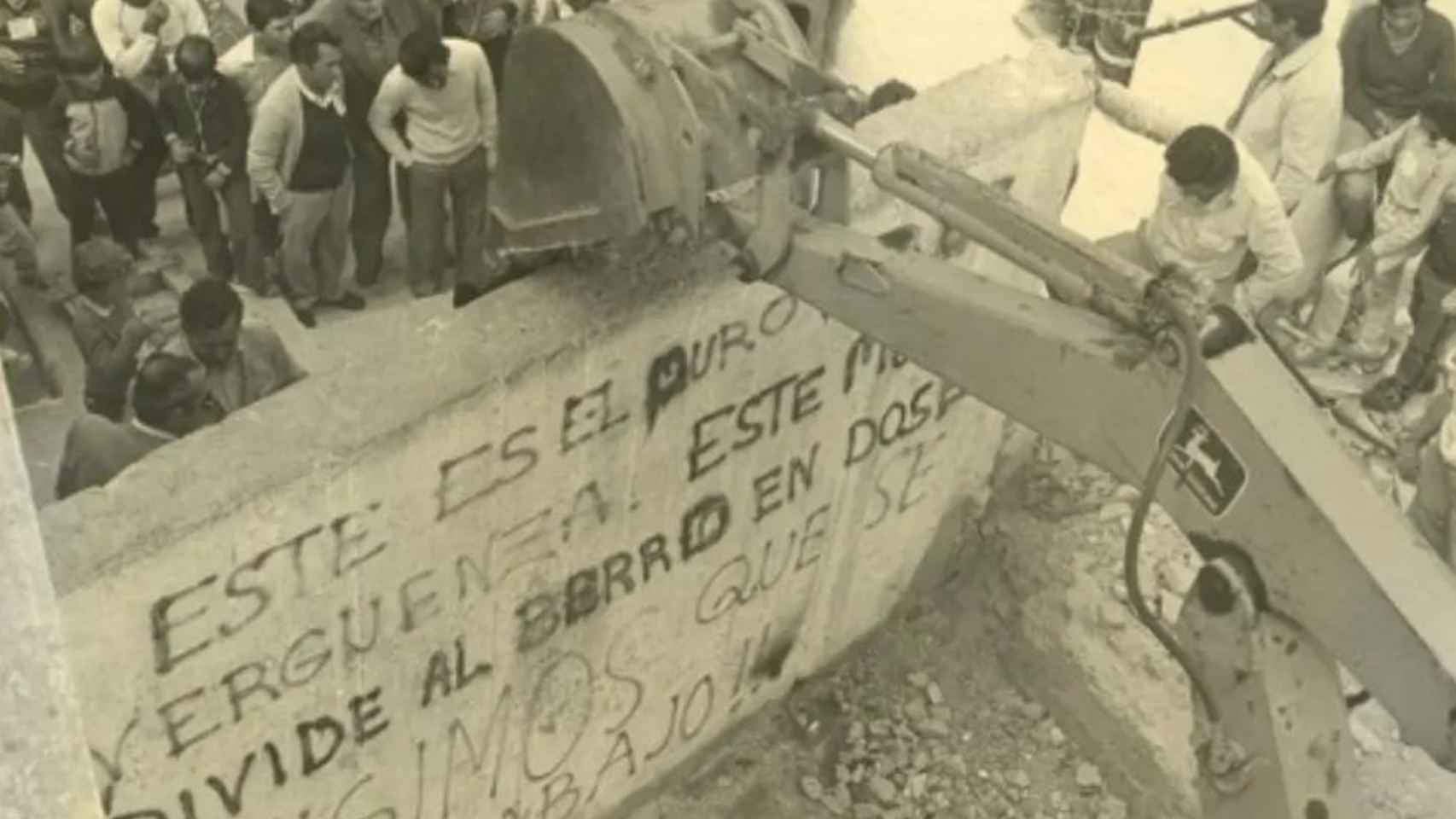 Demolición de el muro de la vergüenza en El Palo, Málaga.