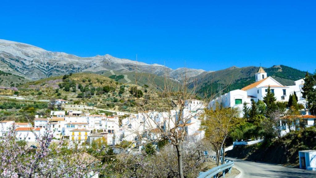 Sedella está esperando a que llevemos a nuestras madres de visita.