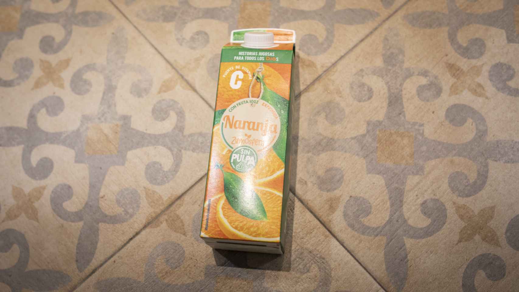El 'brick' de zumo de naranja 100% exprimido y sin pulpa de Dia.