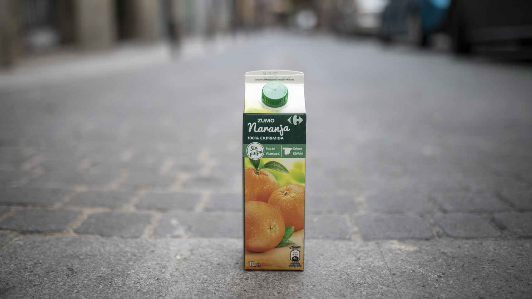 El 'brick' de zumo de naranja 100% exprimido y sin pulpa de Carrefour.