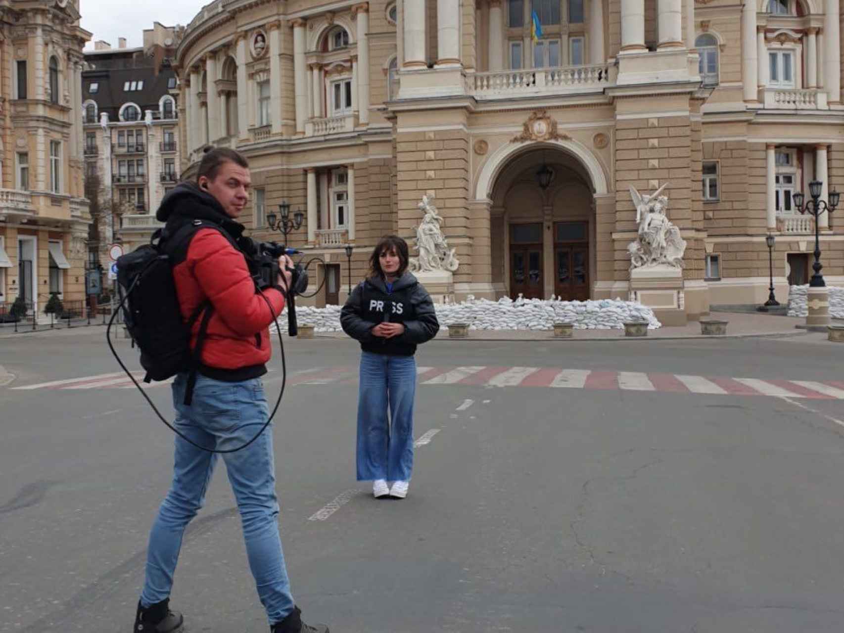 Sara Rincón y su cámara Stefan en Ucrania.