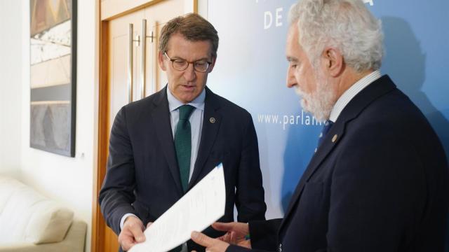 El presidente de la Xunta, Alberto Núñez Feijóo, y el titular del Parlamento gallego, Miguel Santalices, hoy.