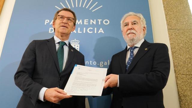 Feijóo presenta su renuncia en el Parlamento