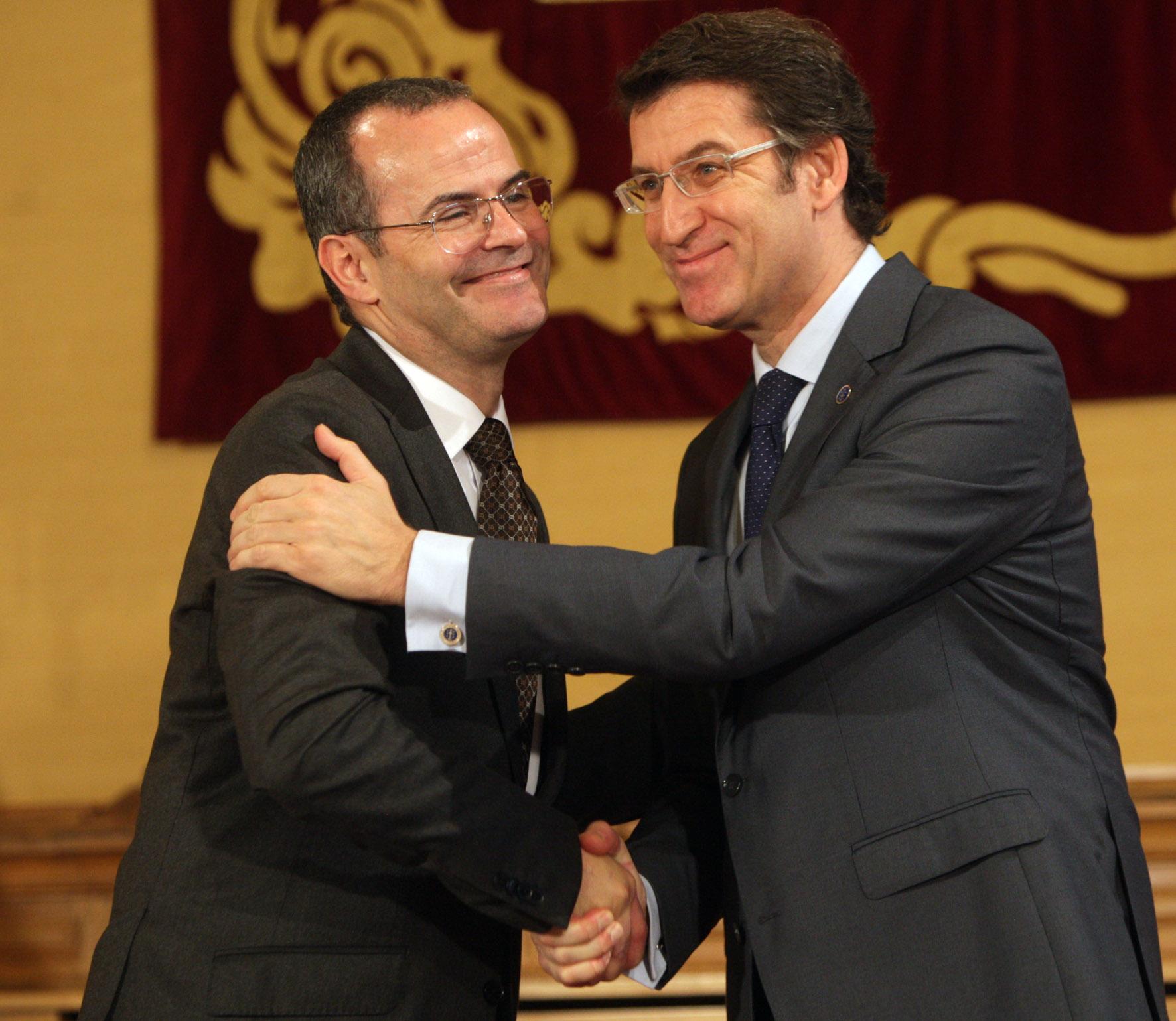 Feijóo junto al ex conselleiro de Educación, Jesús Vázquez, en el año 2012