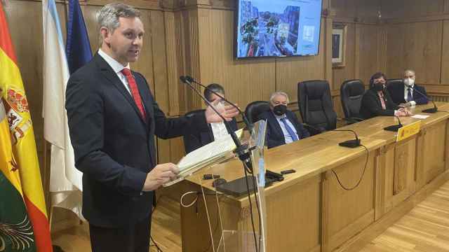 El delegado del Gobierno en Galicia, José Miñones, ha acudido al municipio de Xinzo de Limia (Ourense) para explicar la inversión de 32 millones de euros en la comarca.