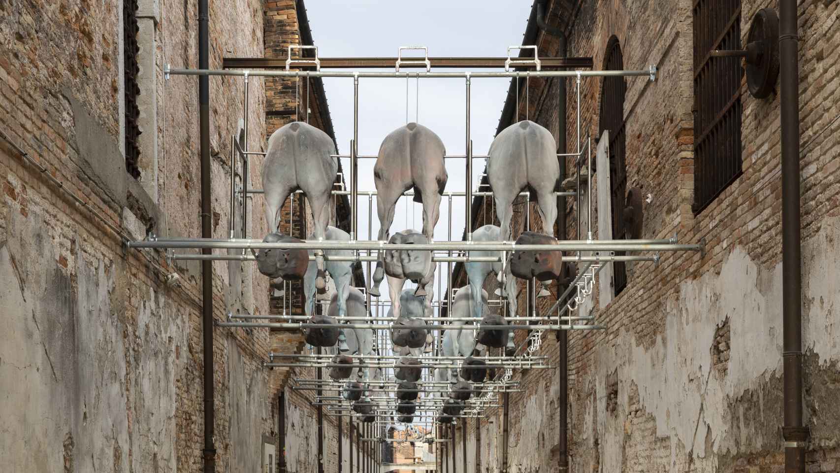 Instalación de Giulia Cenci. Foto: Roberto Marossi / Cortesía Bienal de Venecia