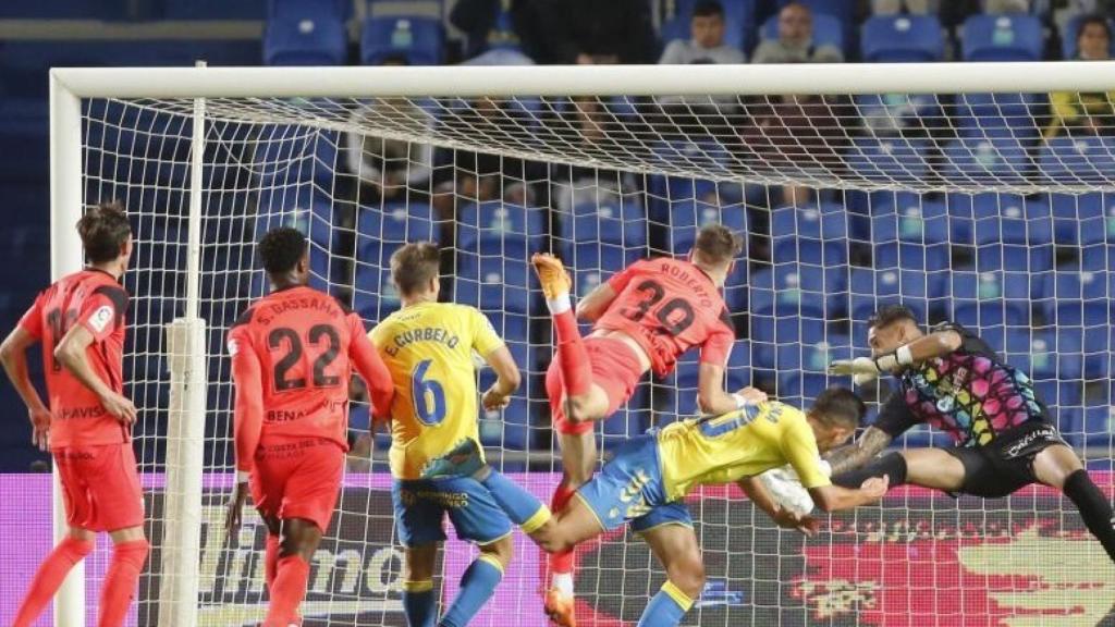 La ocasión de Roberto que pudo valerle el empate al Málaga en Las Palmas