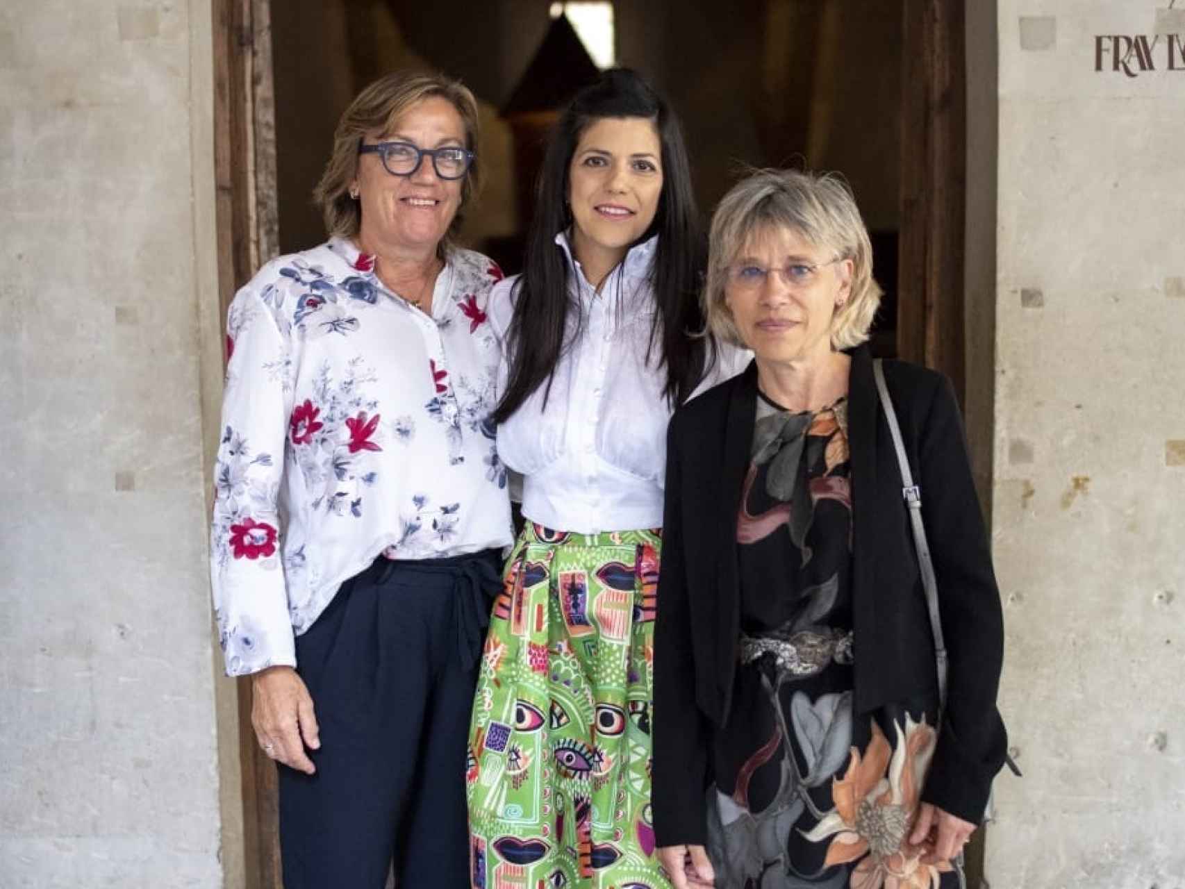 Mari Luz  Sánchez Tocino, junto a Blanca Miranda Serrano y Nelida Elena Balboa