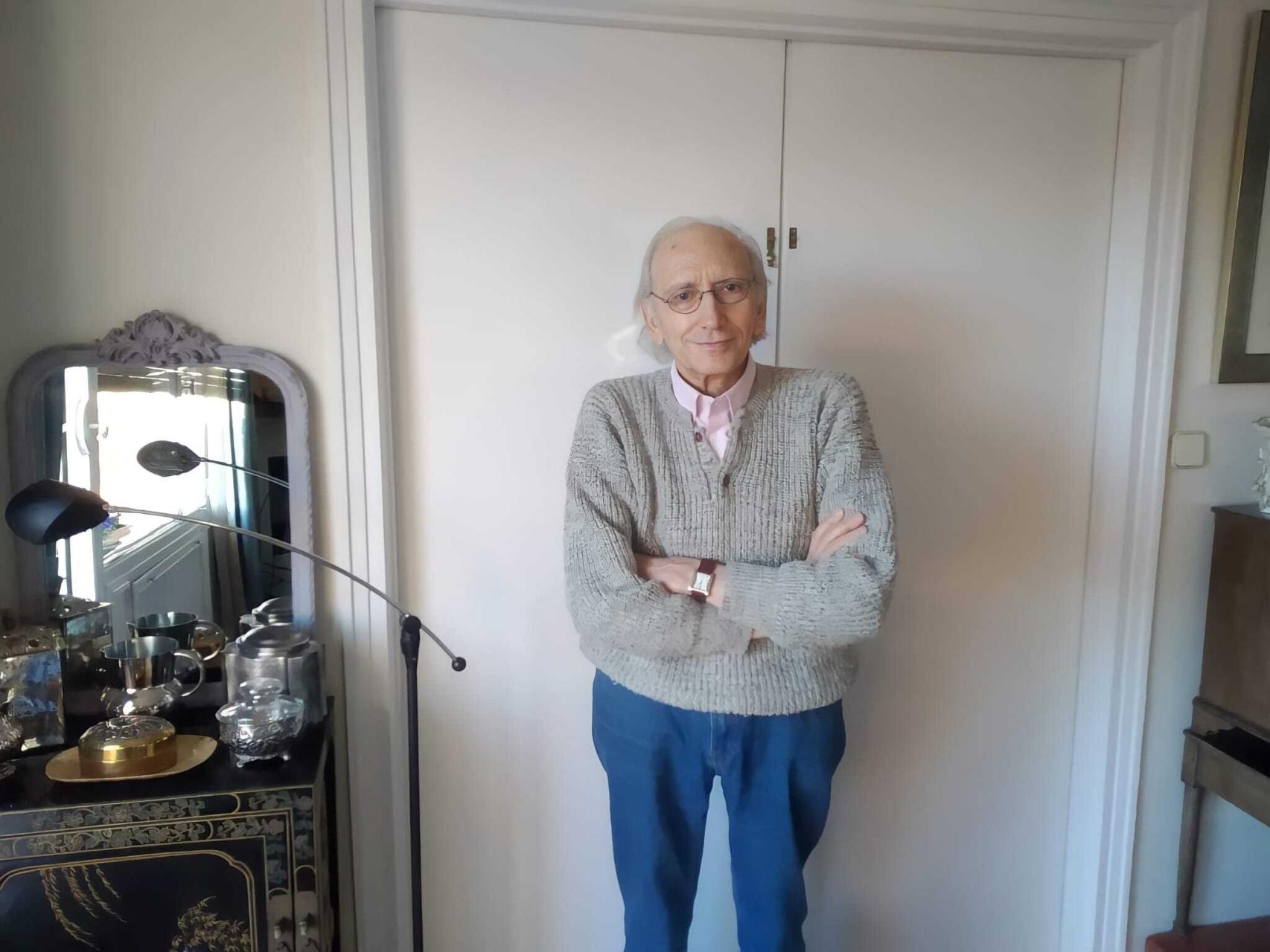 El dramaturgo José Luis Alonso de Santos, en su domicilio de Madrid.