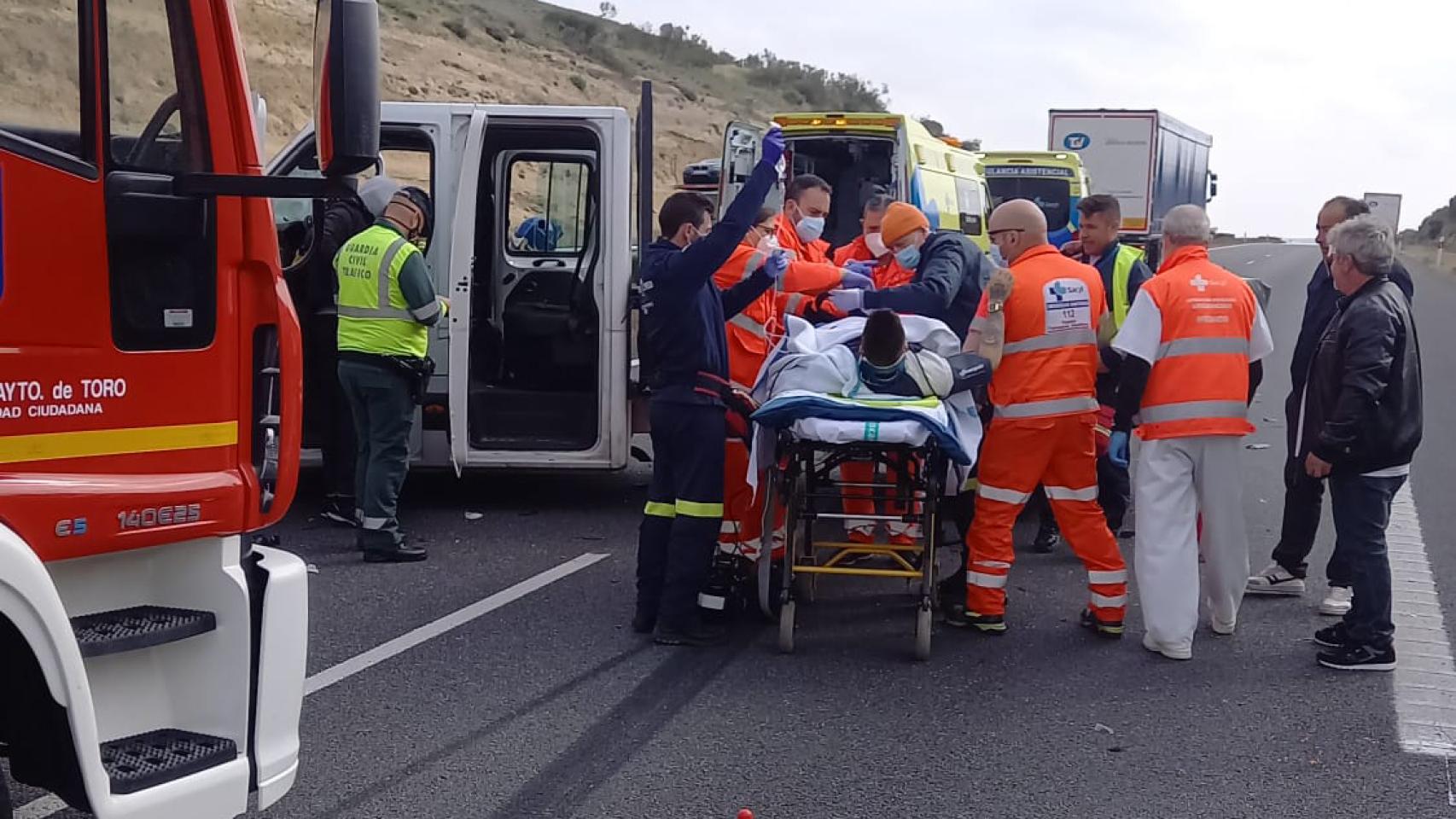 Uno de los heridos durante el traslado sanitario