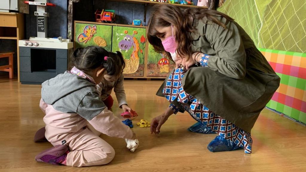 Blanca Fernández en su visita a Jadraque (Guadalajara). Foto: JCCM.