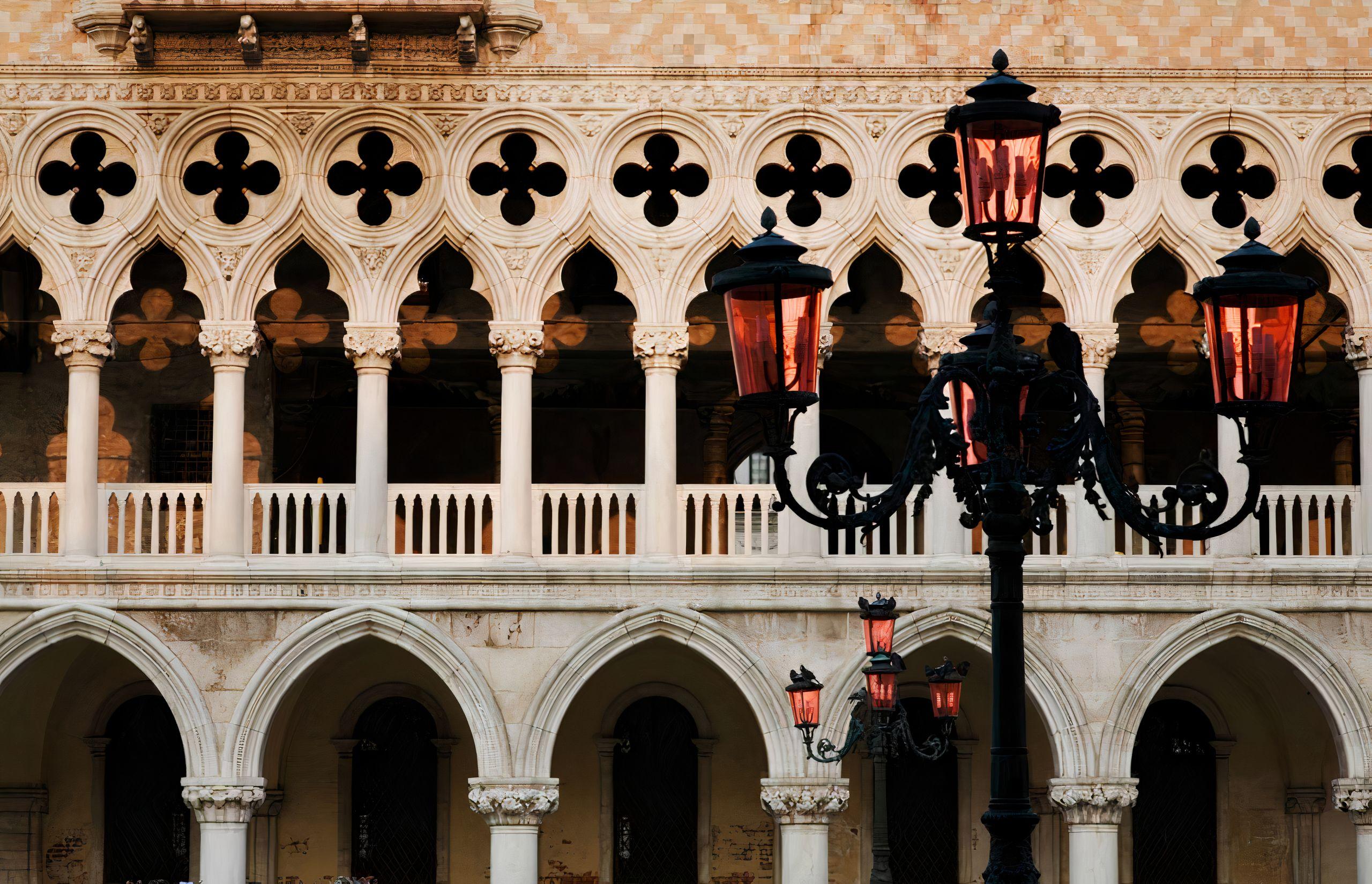 Palacio Ducal de Venecia (vía wikimedia commons)