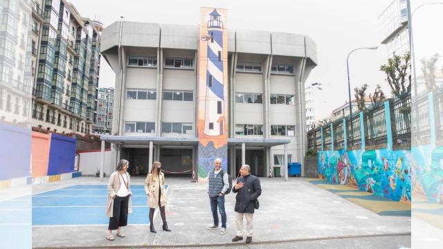 EL mural de la coruñesa Iria Fafián situado en el CEIP Zalaeta.