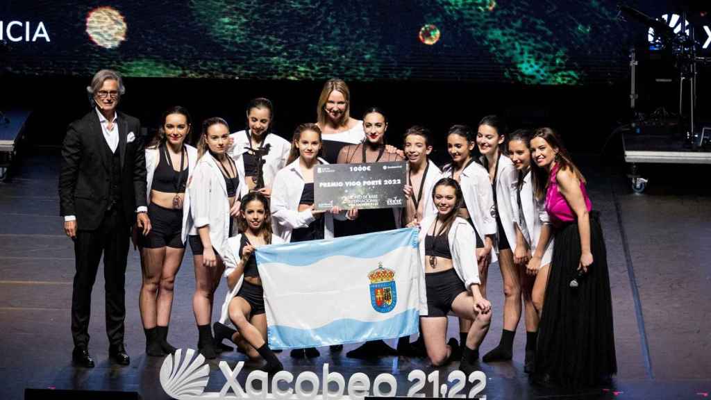 Entrega del premio a la Escuela de Ballet de Galicia.