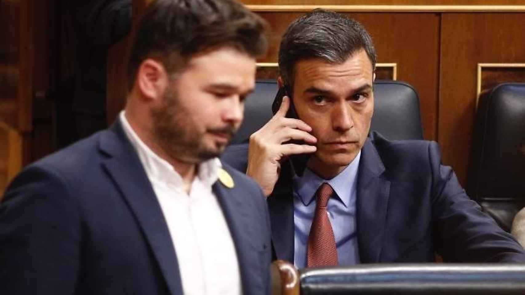 Pedro Sánchez, en el Congreso de los Diputados, con Gabriel Rufián (ERC) en primer plano. EP