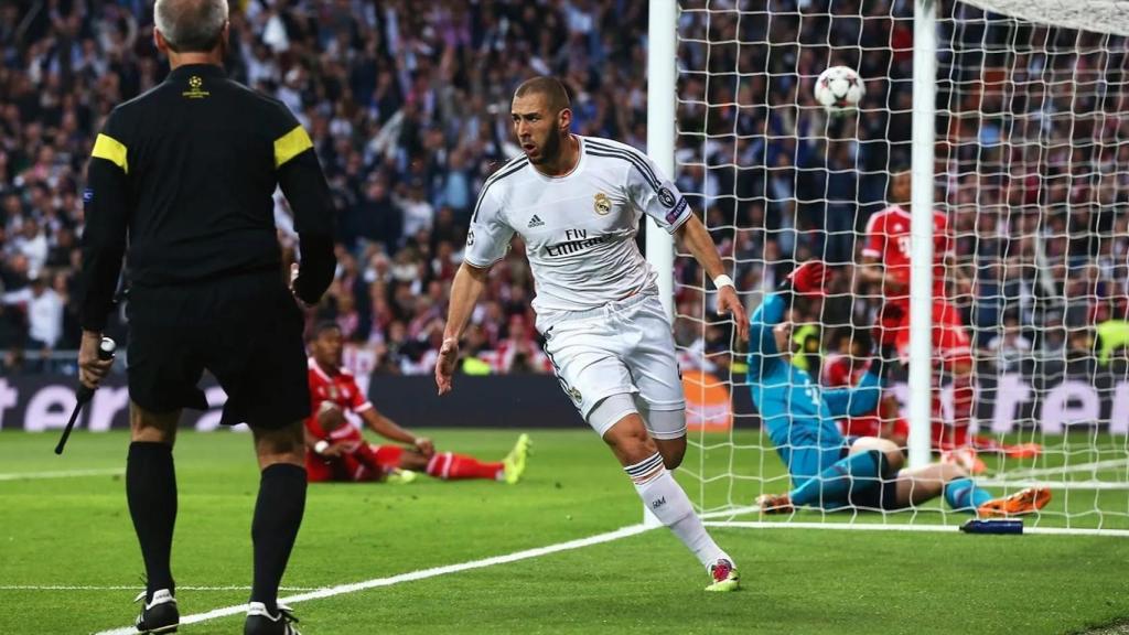 Karim Benzema celebra su gol al Bayern Múnich en 2014