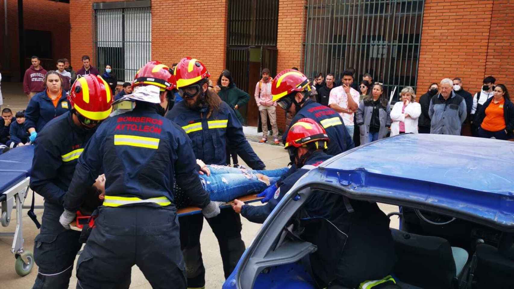 Imagen del simulacro de accidente. Fotografía: Bomberos de León