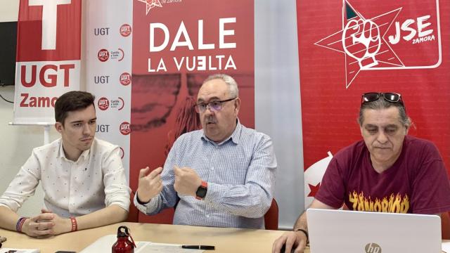 De izquierda a derecha: Emilio Ferrero, Secretario General de JSE-Zamora, Ángel del Carmen, Secretario General de UGT-Zamora y Antonio Salvador, Secretario de Acción Sindical de CCOO-Zamora