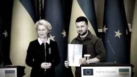 La presidenta de la Comisión Europea, Ursula von der Leyen, con el presidente de Ucrania, Volodimir Zelenski.