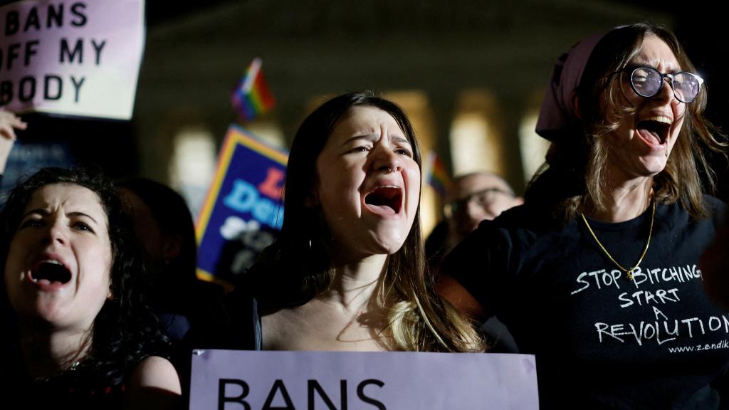 Manifestantes a favor del derecho al aborto este lunes frente al Tribunal Supremo de Estados Unidos.