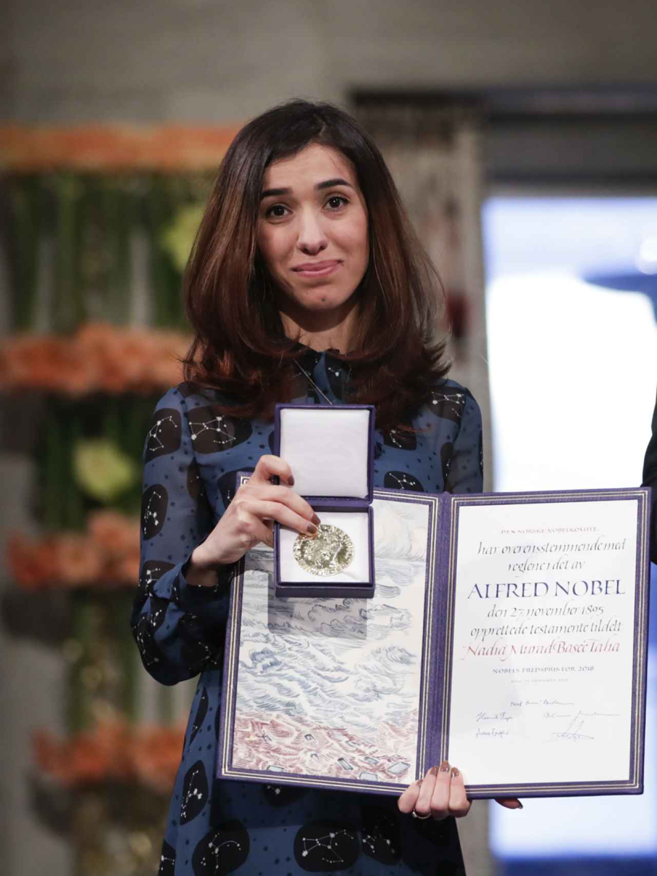 Nadia Murad recibiendo el Nobel de la Paz en Oslo (2018).
