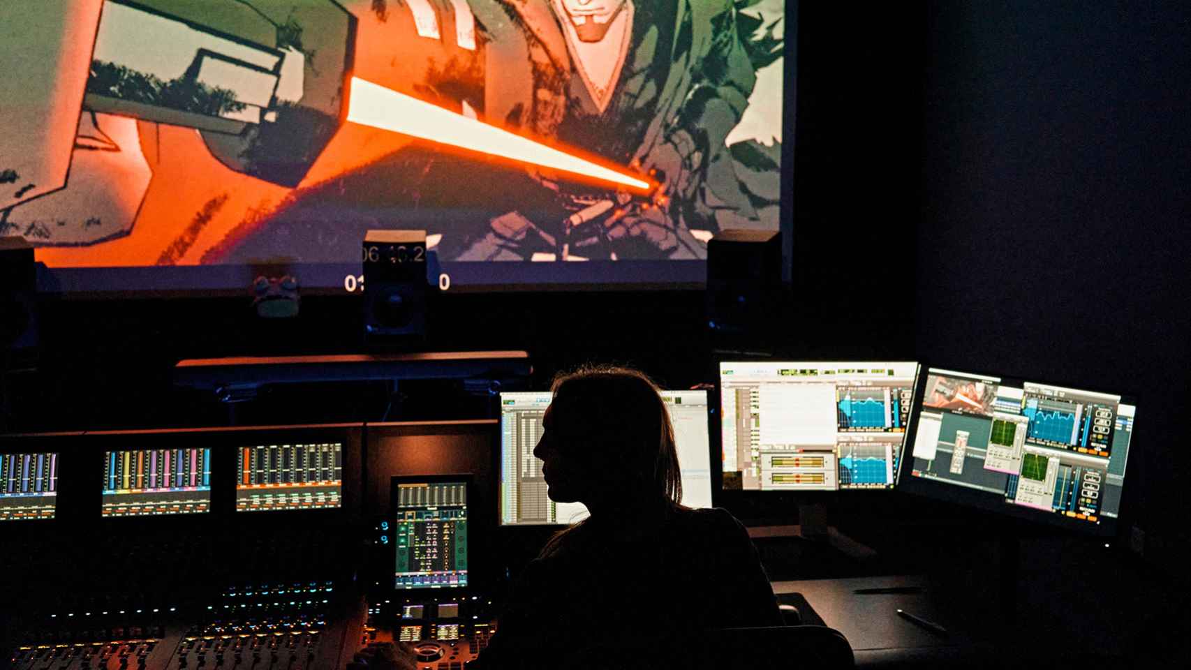 Una técnica de Skywalker Sound desarrollando sonidos para Star Wars Visions, la serie anime de la franquicia.