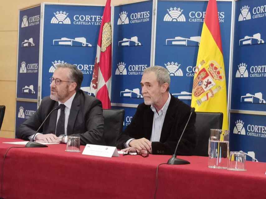 El presidente de las Cortes, Carlos Pollán, y el vicepresidente de la Fundación Obra Social de Castilla y León FUNDOS, Leandro Martín, durante la presentación de la candidatura, este miércoles.