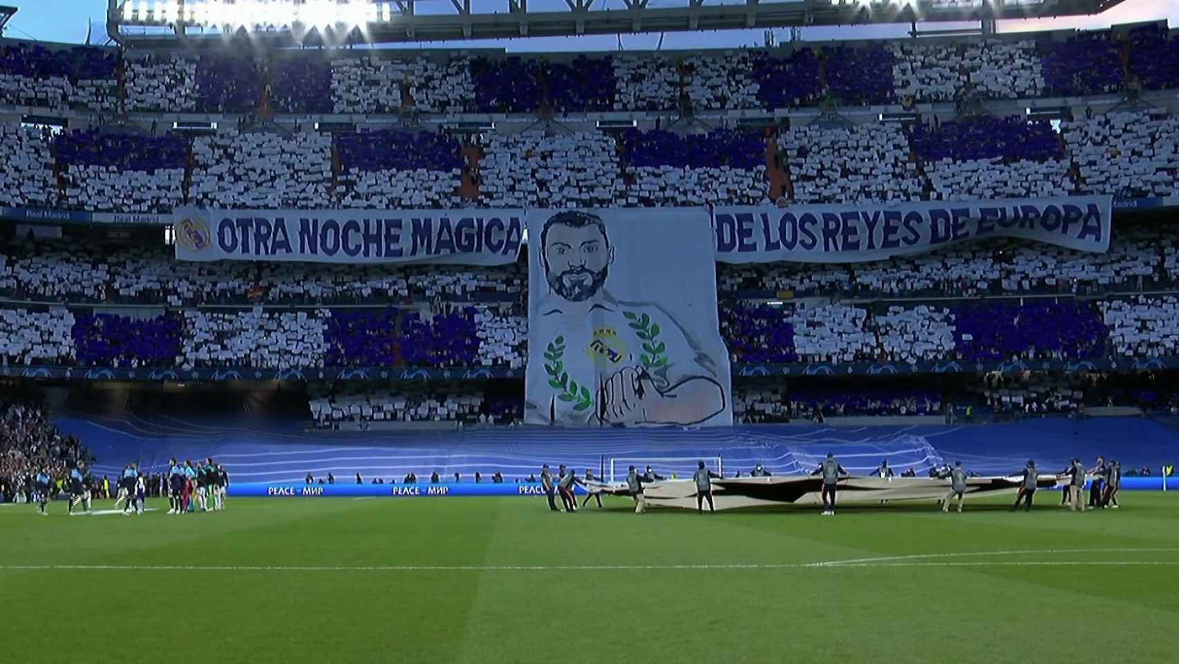 Tifo en el Santiago Bernabéu antes del Real Madrid - Manchester City